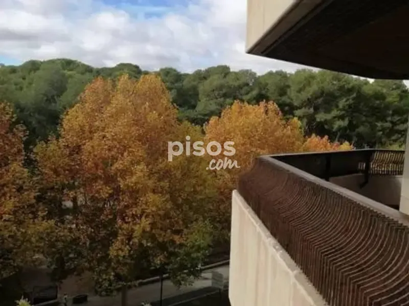 Balcone - Six-Bedroom Flat with Park View in Albacete Centre