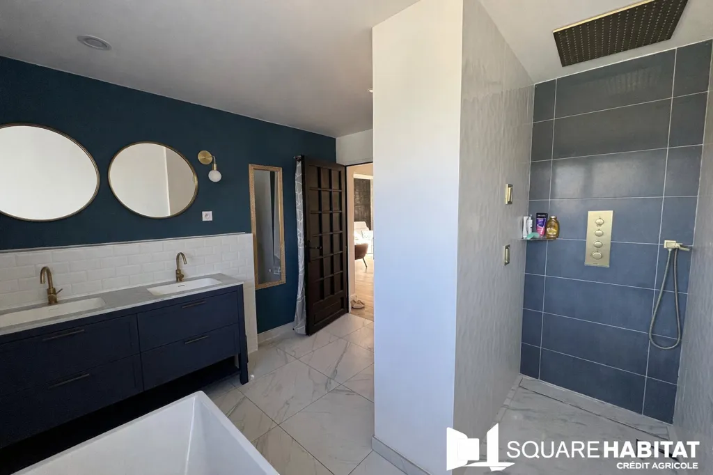 Salles de bain - Pavillon Familial avec Piscine à Cholet