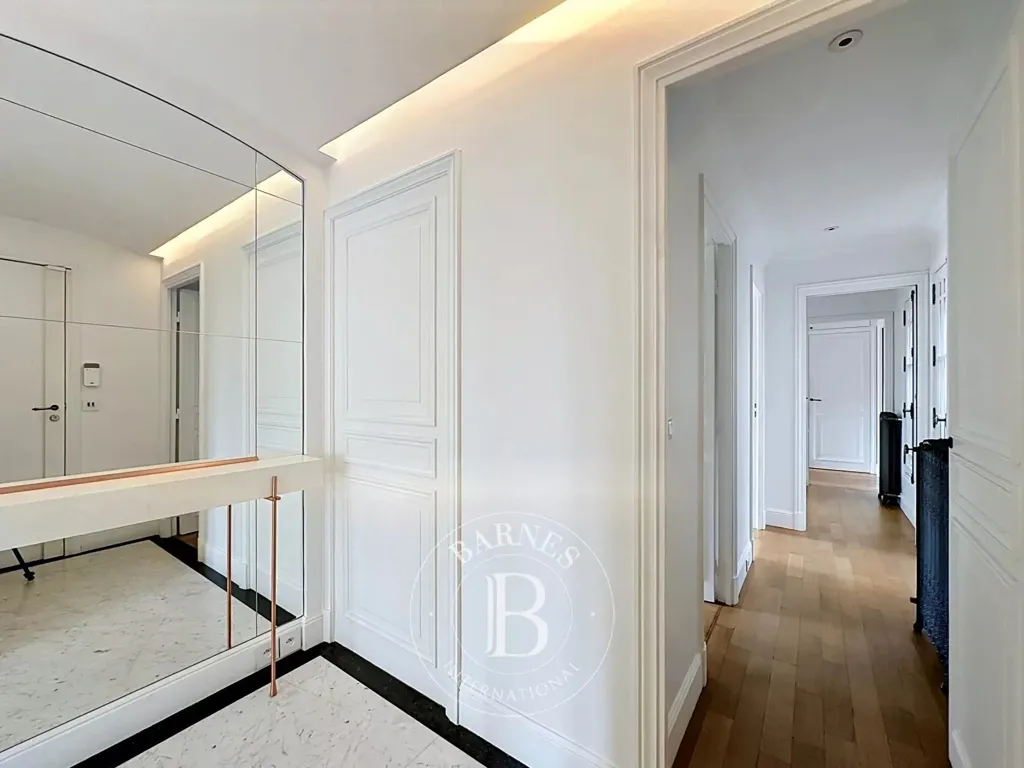 Ingresso - Luxury Apartment with Balcony in Paris 7th
