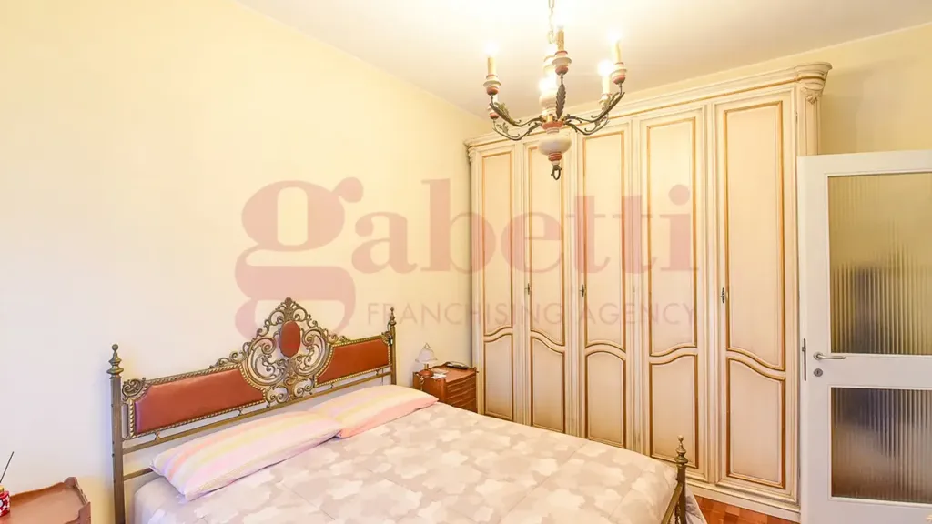 Chambres - Trilocale with Balconies in Cantù