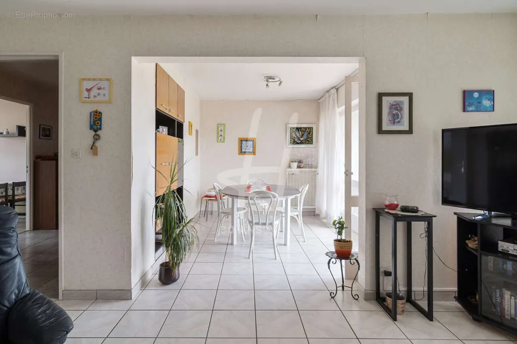 Söögituba - Apartment with Balcony in Metz