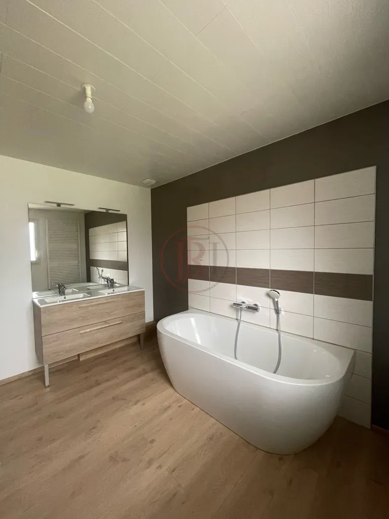 Vannitoad - Contemporary Duplex with Terrace in Montfaucon