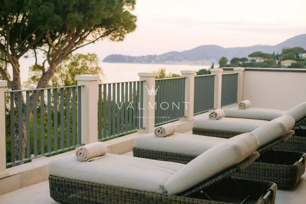 Terrace - Luxury Villa with Pool in La Croix-Valmer