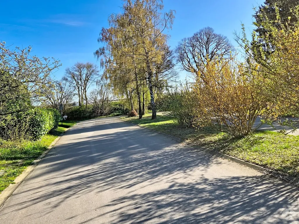 Välivaade - South-West Oriented House with Garden in Baisy-Thy