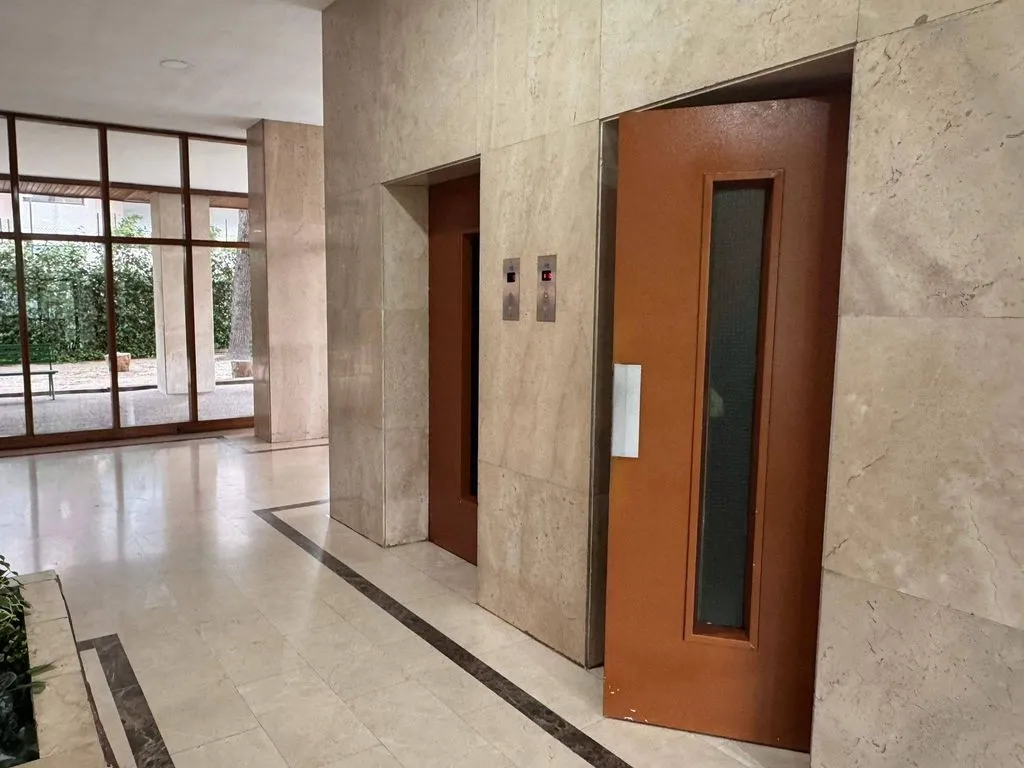 Hallway - Luxury Flat with Pool on Arroyofresno Street, Madrid