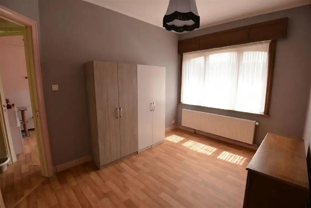 Magamistoad - Spacious House with Stately Facade in Wevelgem