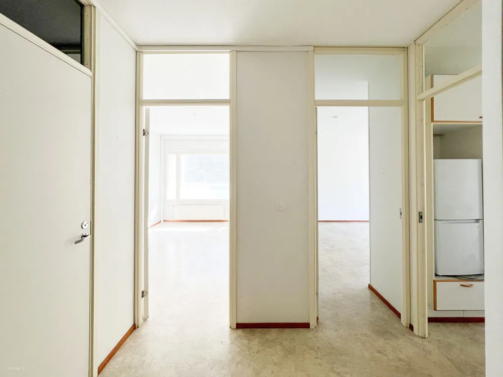 Flur - Bright Corner Flat with Balcony in Koivukylä, Vantaa