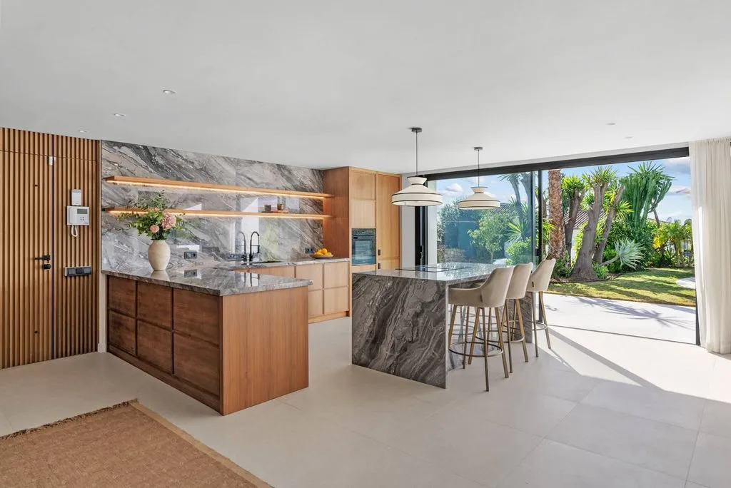 Cuisine - Luxury Villa with Private Pool in Marbella
