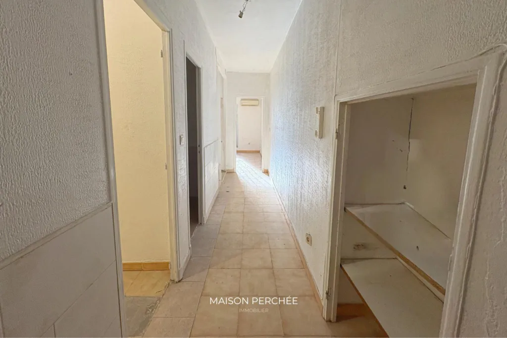 Esik - Studio with Parking in Draguignan