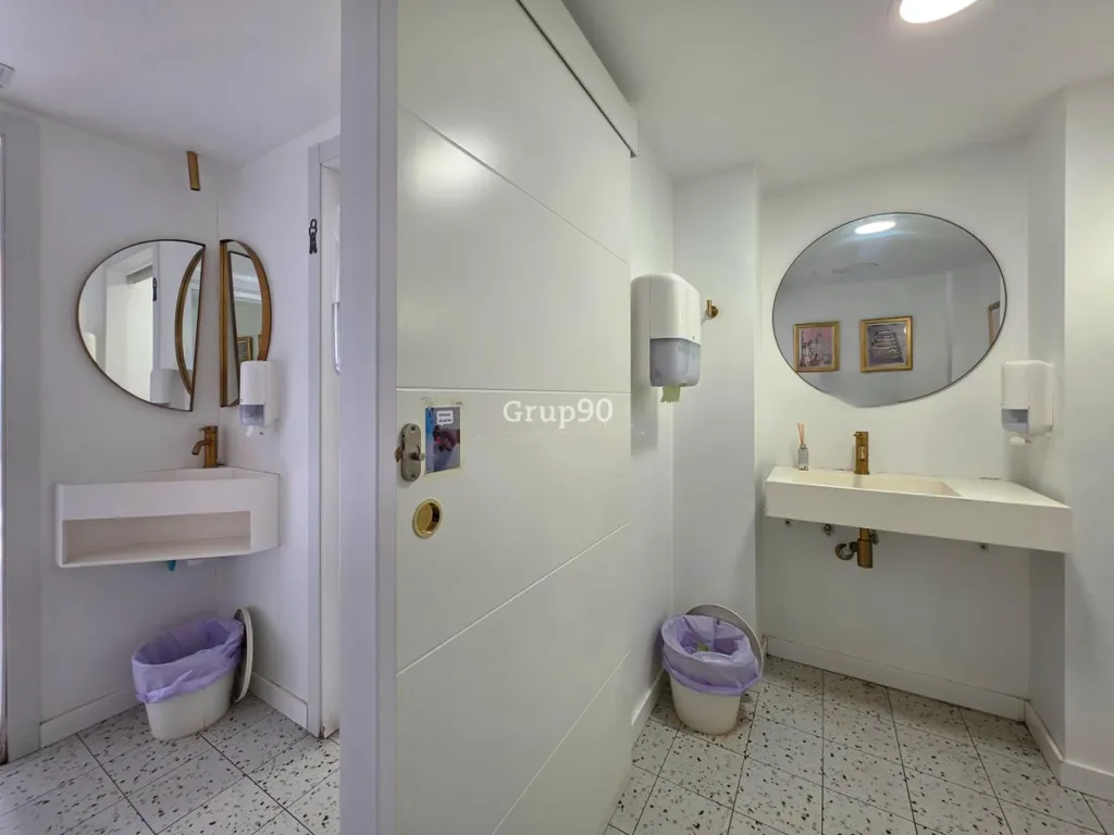 Salles de bain - Refurbished Restaurant Premises in Lleida