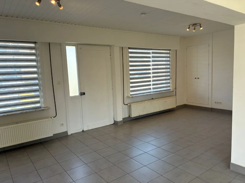 Toad - Spacious Open Plan House with Garden in Kortemark