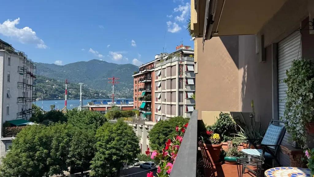 Balcone - Panoramic Lake View Apartment in Como