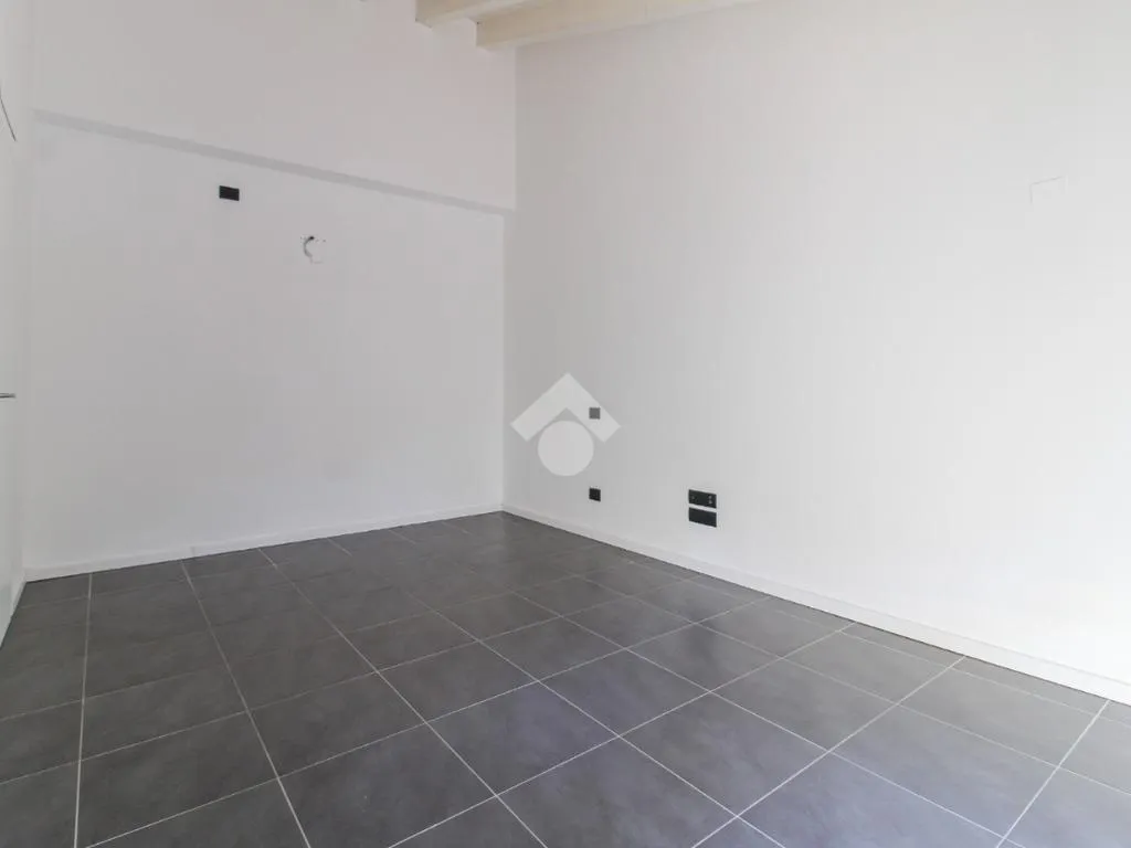 Toad - Trilocale with Private Balcony in Roè Volciano