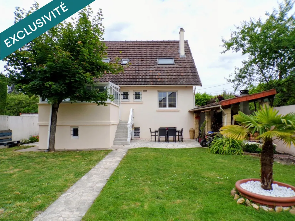 Aed - Spacious House with Pool in Draveil