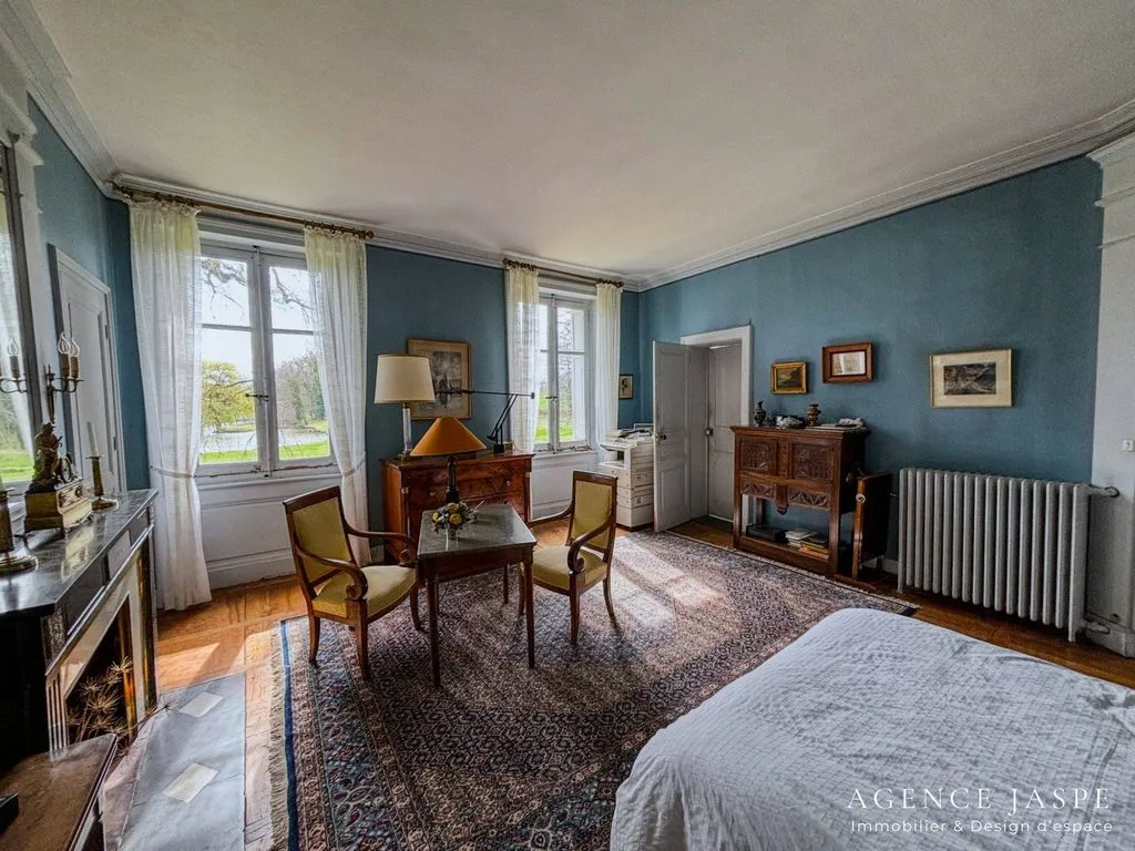 Chambres - Château du XVIe Siècle avec Piscine à Sury-le-Comtal
