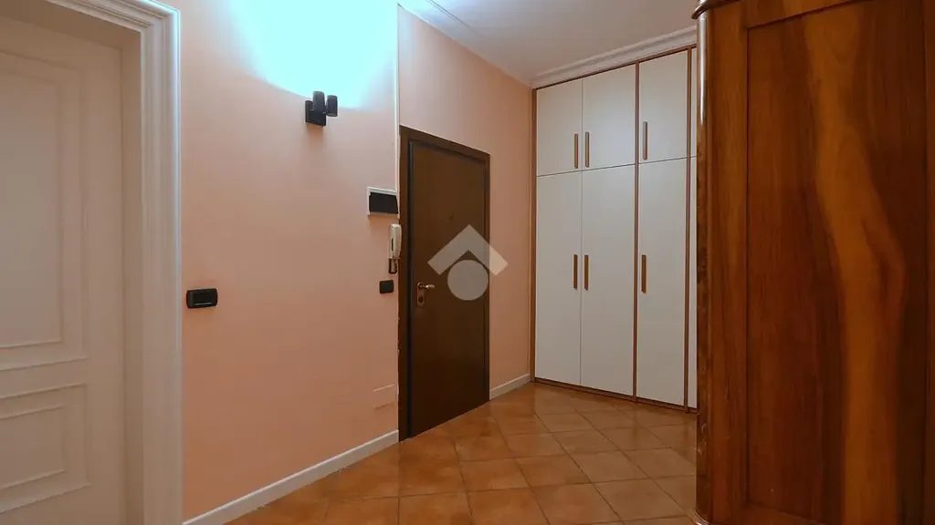 Entrée - Trilocale with Terrace in Flero