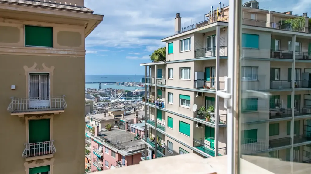 Rõdu - Period Apartment with Balcony in Genoa