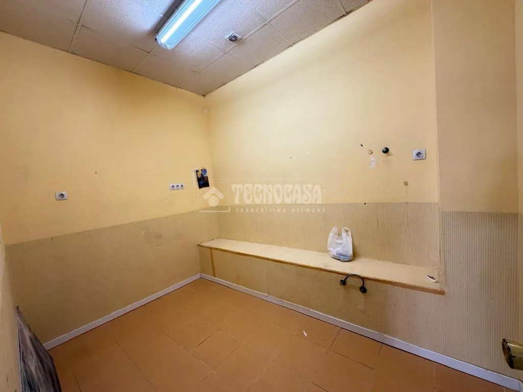 Pesuköök - Commercial Space in Cerro Amate, Sevilla