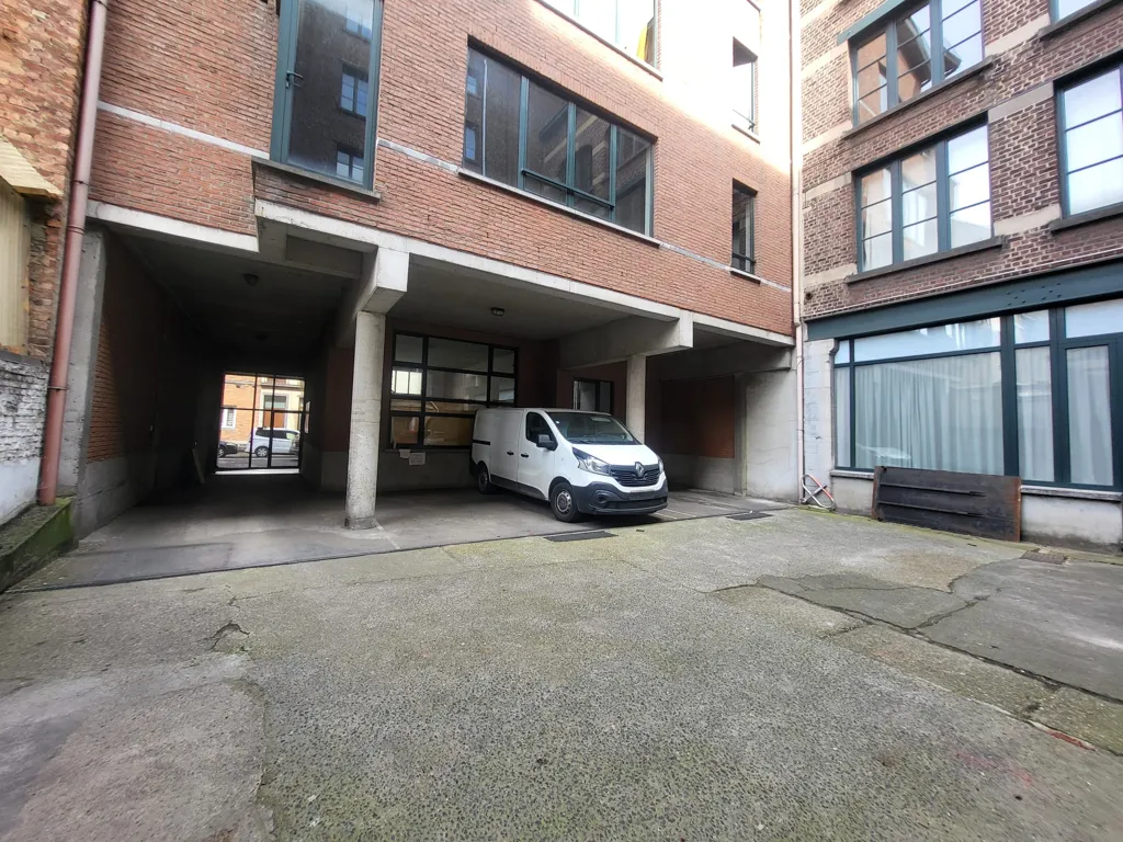Garage - Appartement 2 Chambres à Schaerbeek avec Parking Optionnel