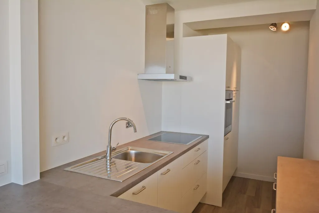 Cuisine - Appartement Rénové avec Terrasse à Zeedijk Albertstrand