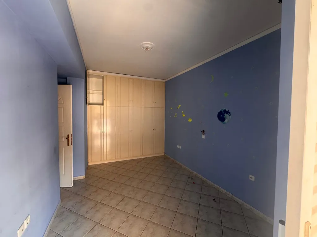 Ingresso - Contemporary Corner Apartment with Parking in Quiet Area