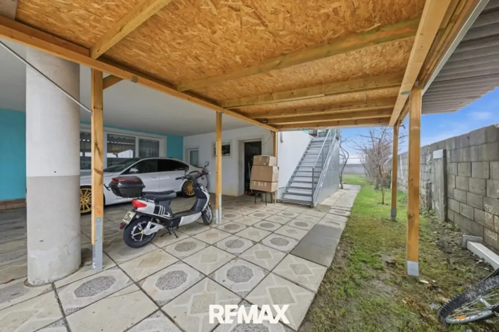 Garage - Multi-Unit House with Expansion Potential in Haschendorf