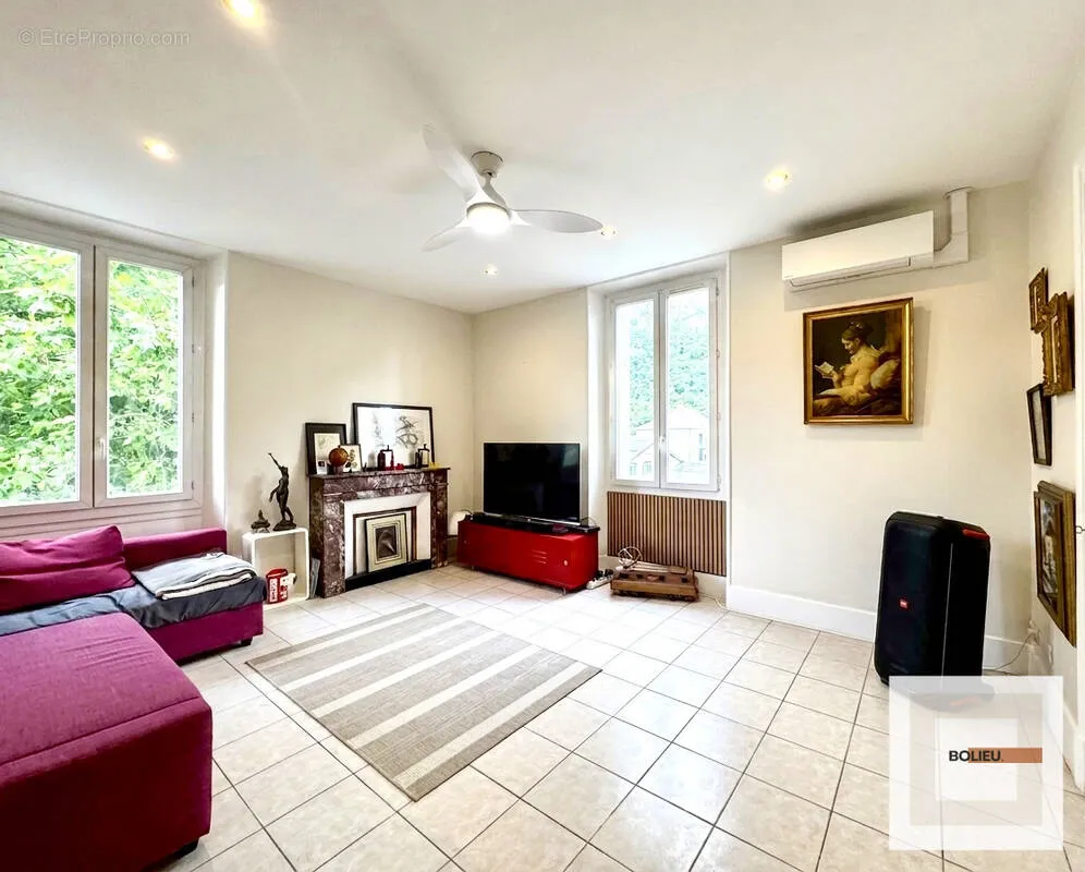 Elutuba - Charming 3-Bed Flat with Vercors View in Historic Building