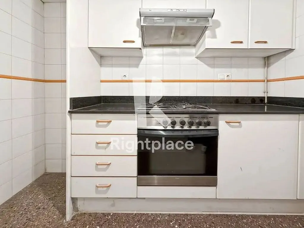 Cuisine - Apartment with Balcony and Terrace in La Nova Esquerra de l'Eixample