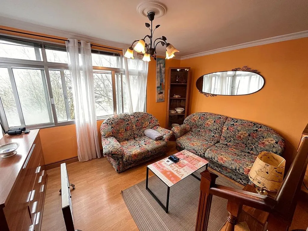 Séjour - Apartment with River View in Caranza
