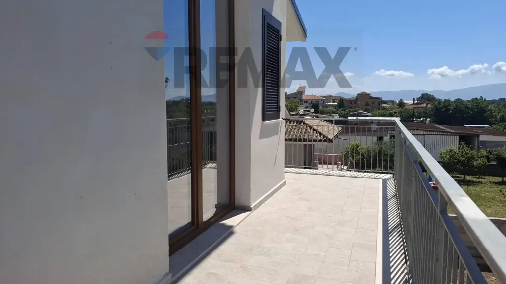 Rõdu - Rusticated Apartment with Terrace in Minturno
