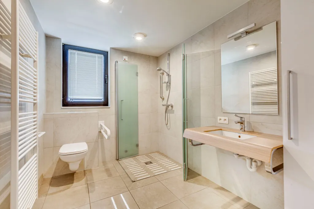 Salles de bain - Assisté-Woning avec Terrasse et Piscine à Sint-Niklaas