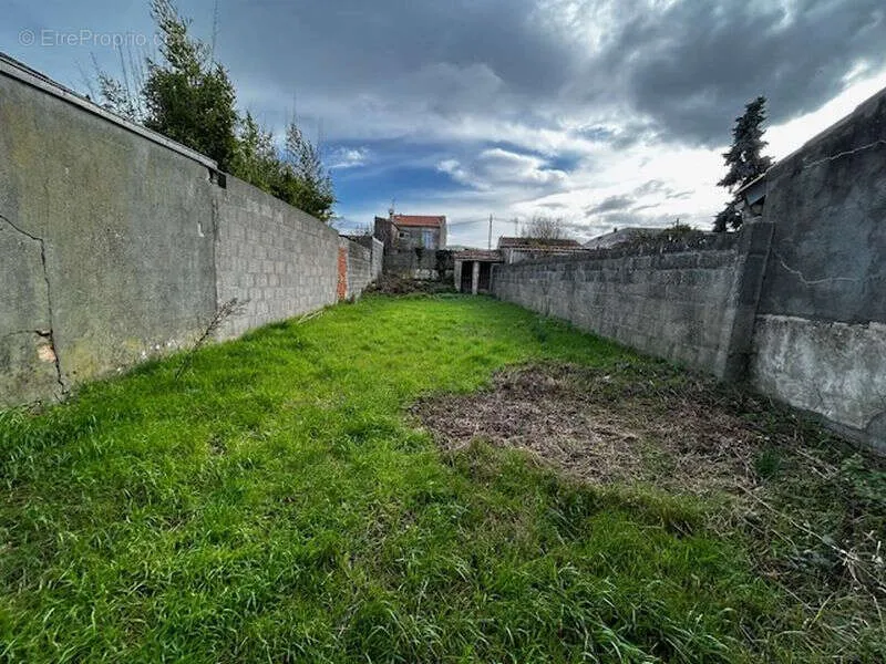 Jardin - Terrain Viabilisé au Faubourg 14 Juillet à Rochefort