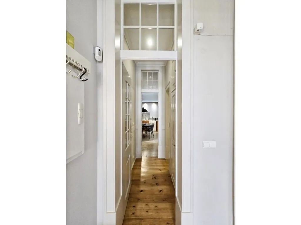 Entrée - Renovated Flat in Chiado, Lisbon