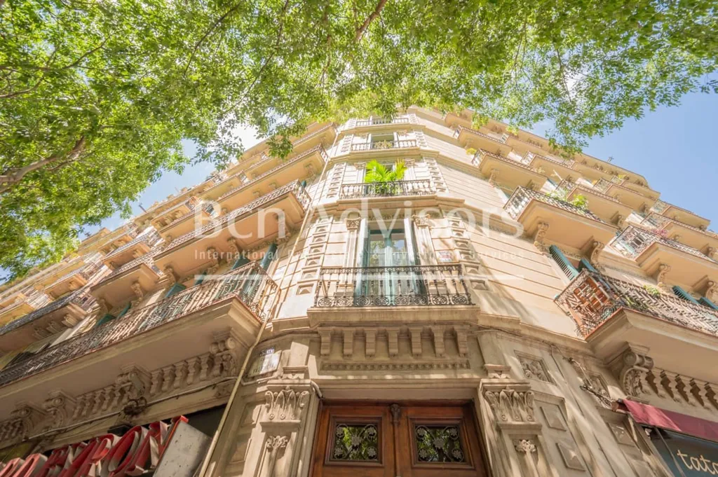 Välivaade - Refurbished Apartment with City Views in Dreta de l'Eixample