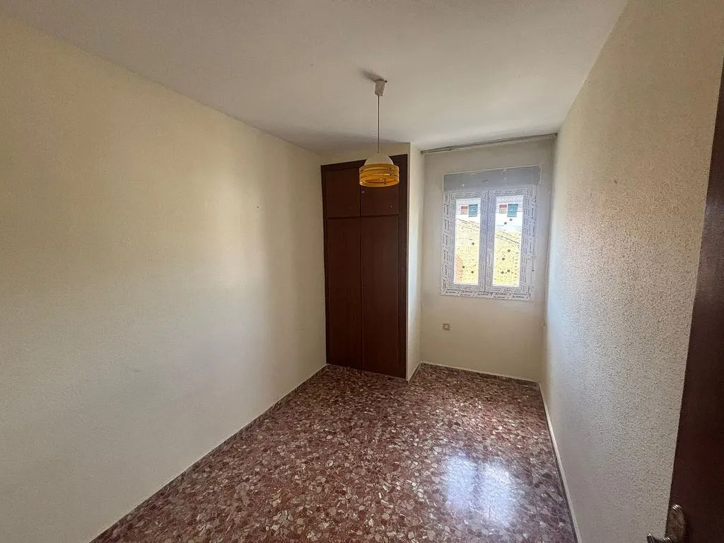 Rooms - 3-Bedroom Flat with Balcony in Belicena