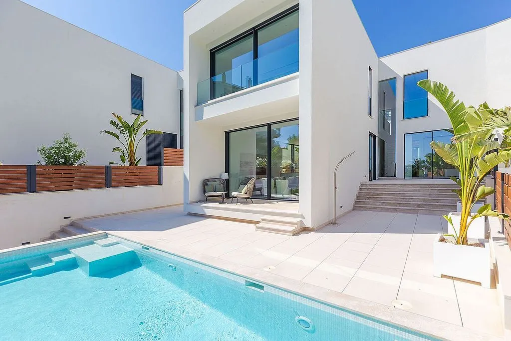 Piscine - Contemporary Villa with Pool in Sant Agustí