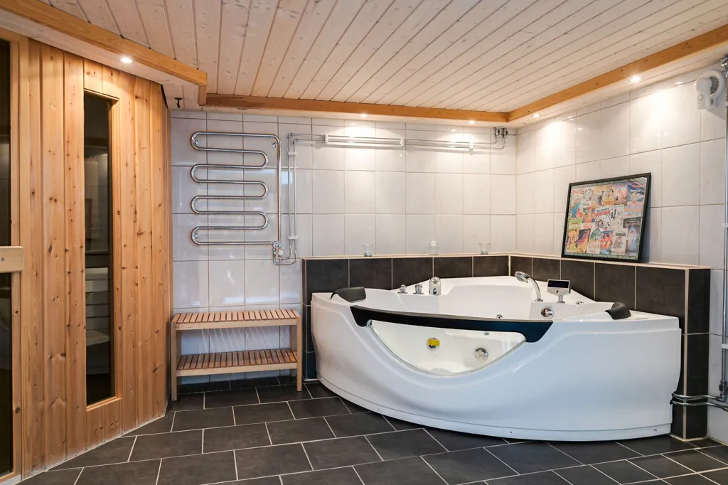 Toad - Architectural Penthouse Villa with Garden in Södermanland