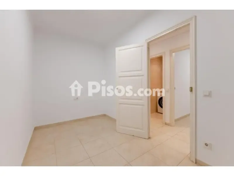 Esik - Spacious Apartment with Modern Kitchen in Girona