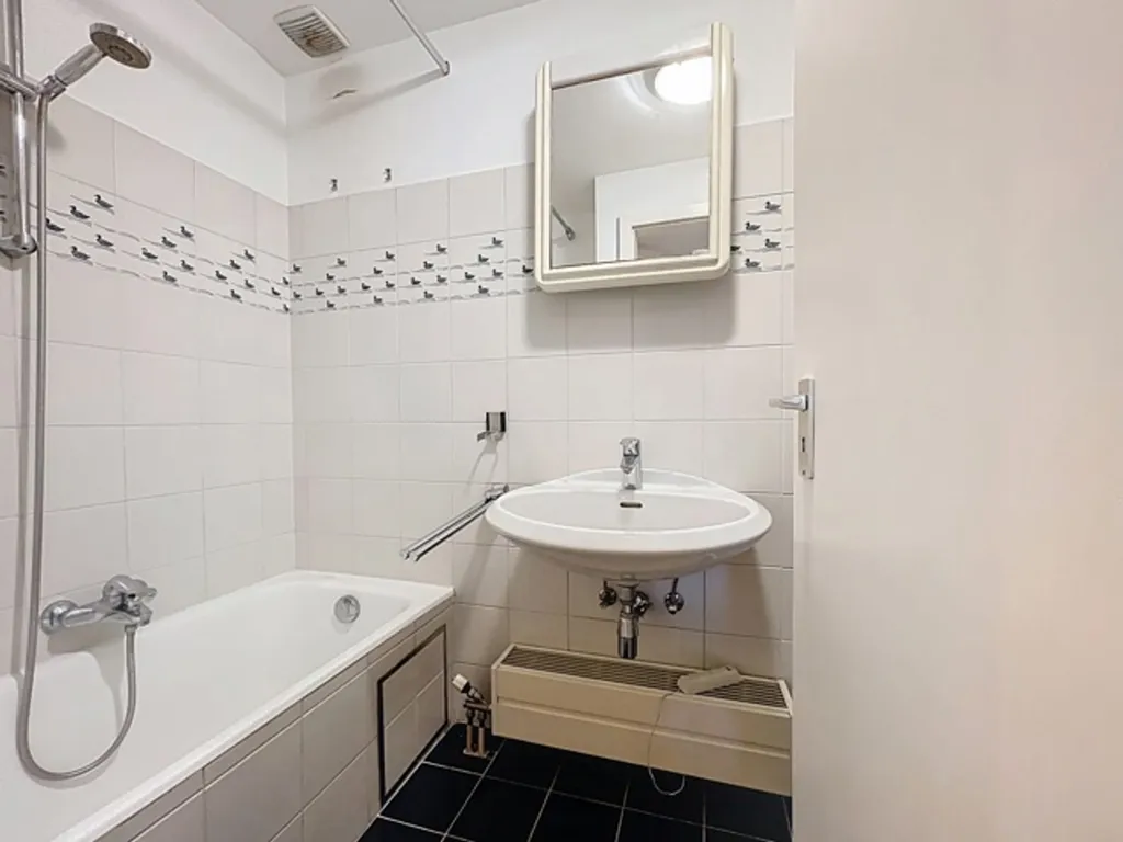 Bagni - Bright Ground Floor Apartment with Garden in Quiet Area