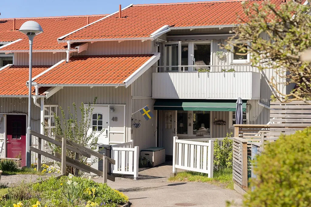 Exterior - Renovated Apartment with Balcony in Kungsbacka