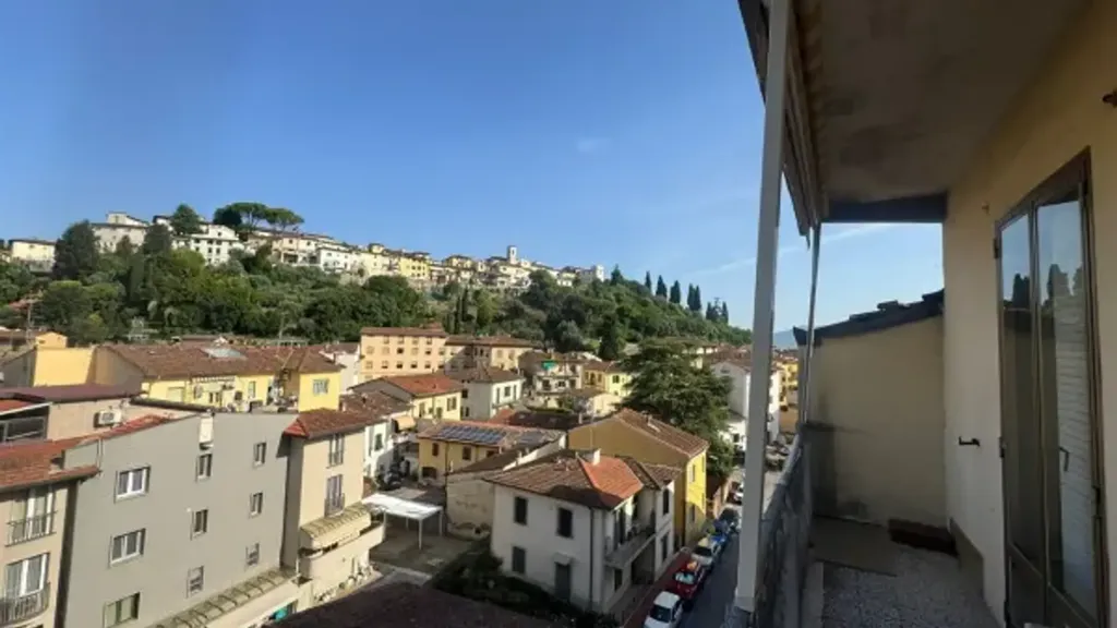 Balcon - Three-Bedroom Apartment with Terrace in Signa