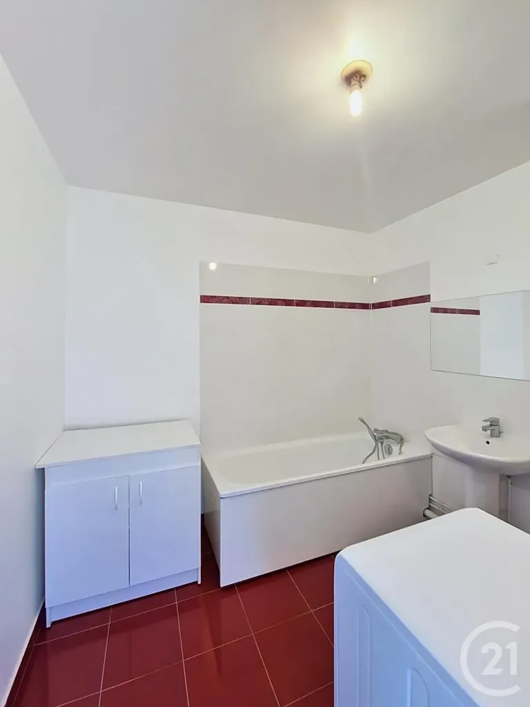 Bagni - 3-Bed Flat with Balcony in Fleury-Mérogis