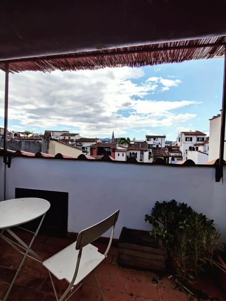 Terrasse - 6-Bedroom Apartment with Balcony in Florence