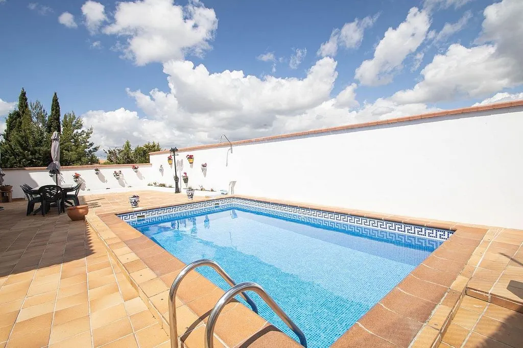 Bassein - Chalet with Pool and Terrace in Nívar