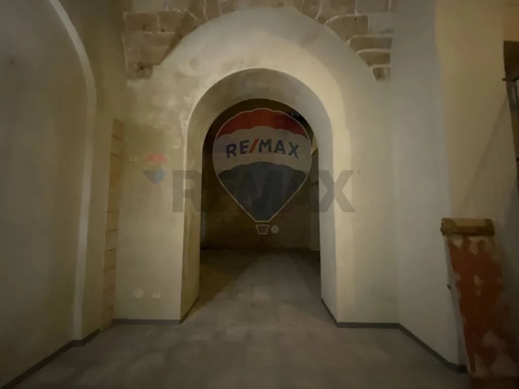 Entrée - Commercial Space with Central Location in Molfetta