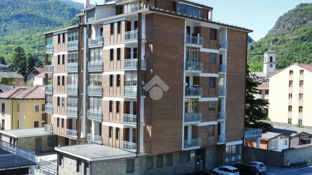Extérieur - Commercial Space with Central Location in Susa