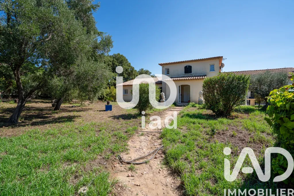 Aed - Character House with Pool in Prestigious Domaine