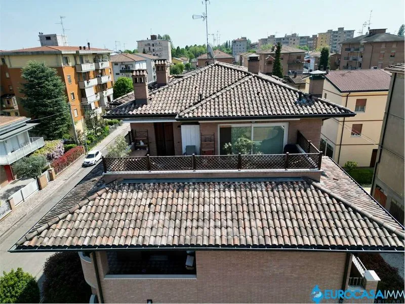 Vue aérienne - Prestigious Attico with Terraces in Carpi