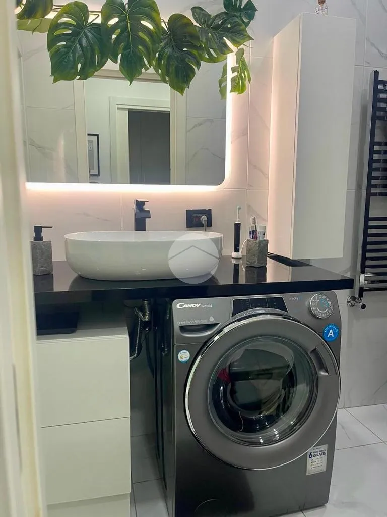 Baños - Modern 3-Bedroom Apartment in Cosenza