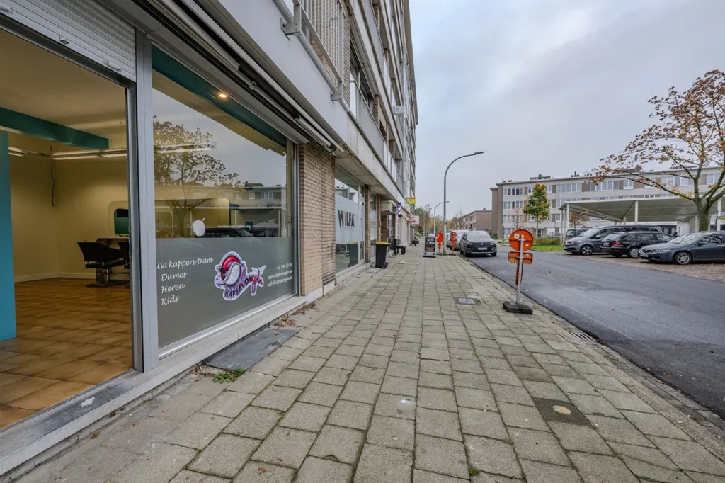 Extérieur - Handelspand avec Appartement sur le Sint-Goriksplein à Edegem